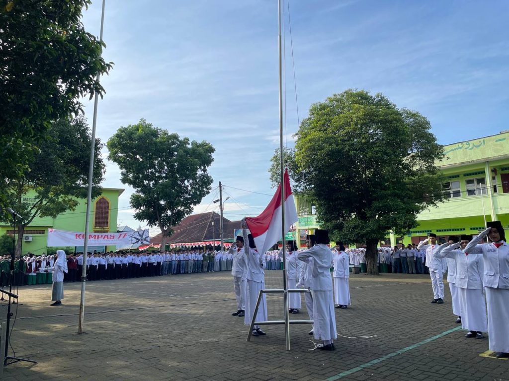 UPACARA MEMPERINGATI HARI ULANG TAHUN KEMERDEKAAN REPUBLIK INDONESIA KE 77 TAHUN DI UNIVA MEDAN