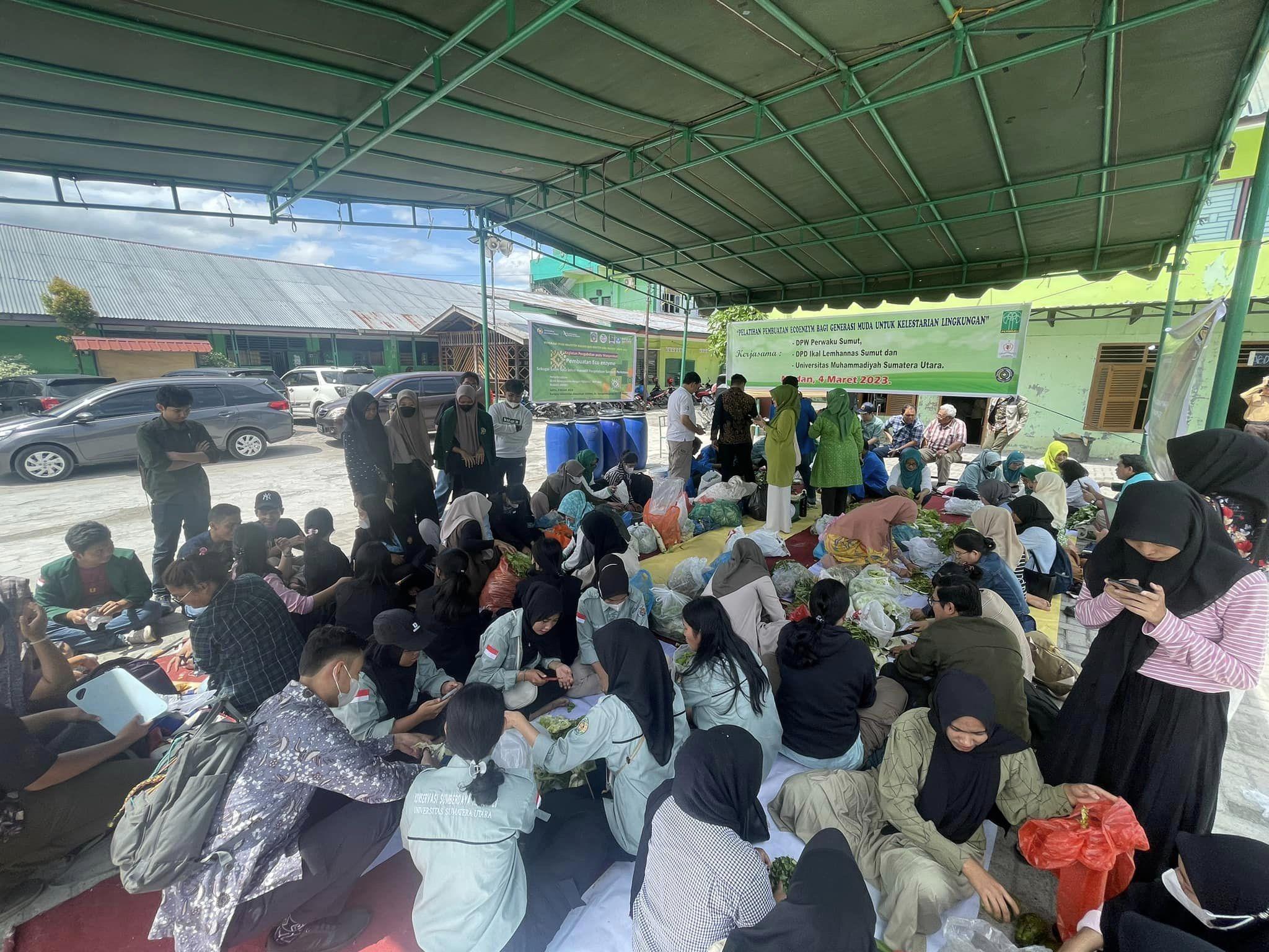 PEMBUATAN ECO ENZYME DI KAMPUS UNIVA MEDAN
