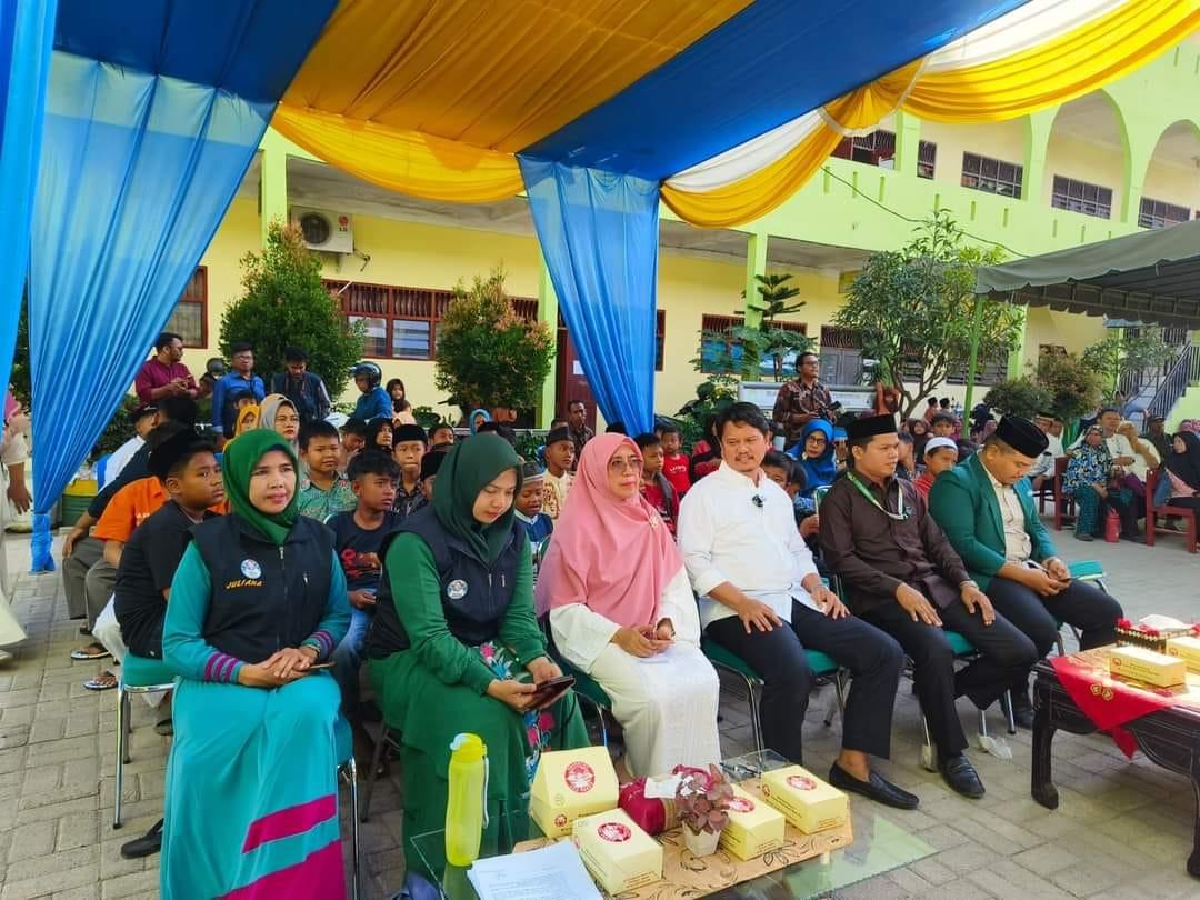 Khitanan Massal dan Sosialisasi Gadget Sehatdi Lingkungan UNIVA Medan